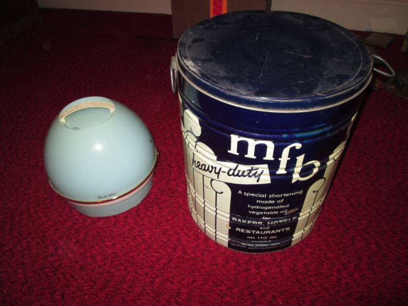 lot 244 image: Vintage hair dryerTin MFB shorteni...