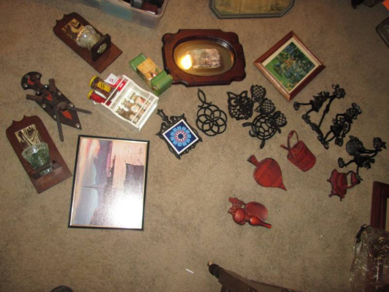 lot 248 image: lot of vintage decor