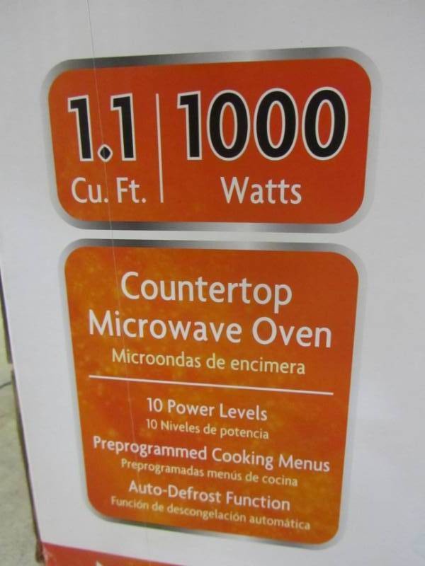 lot 21 image: MAGIC CHEF 1.1 CU FT COUNTER-TOP MICROWAVE IN WHITE