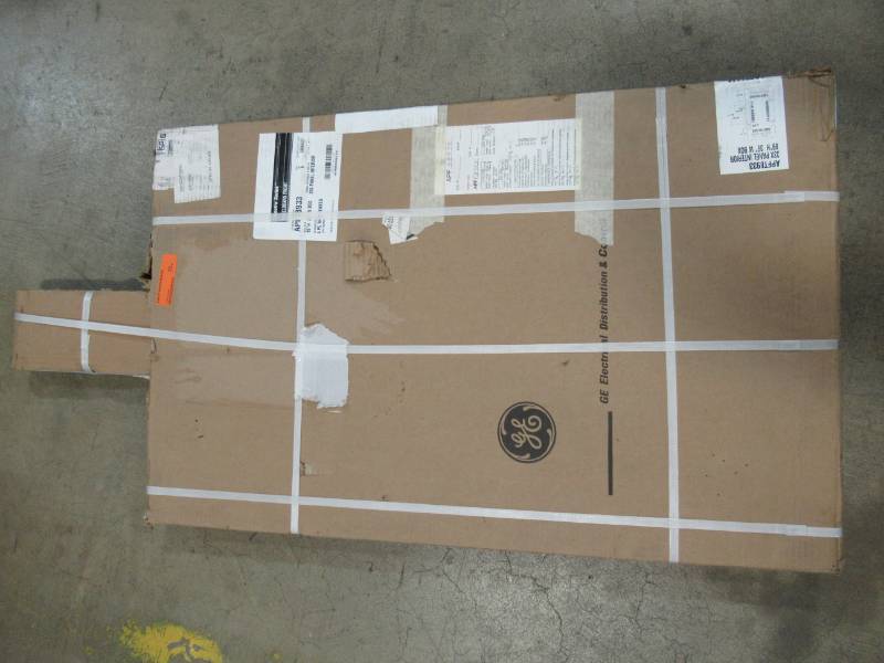 lot 104 image: GE SPECTRA SERIES PANELBOARD FRONT APFT8933 89 H X 36 W BOX 33X PANEL INTERIOR