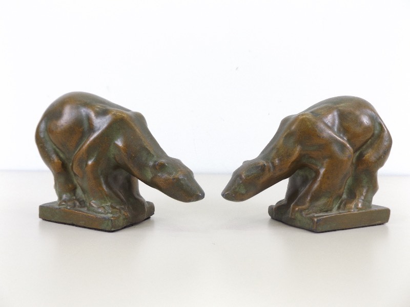 lot 1 image: Vintage JF Co. Bronze Polar Bear Bookends