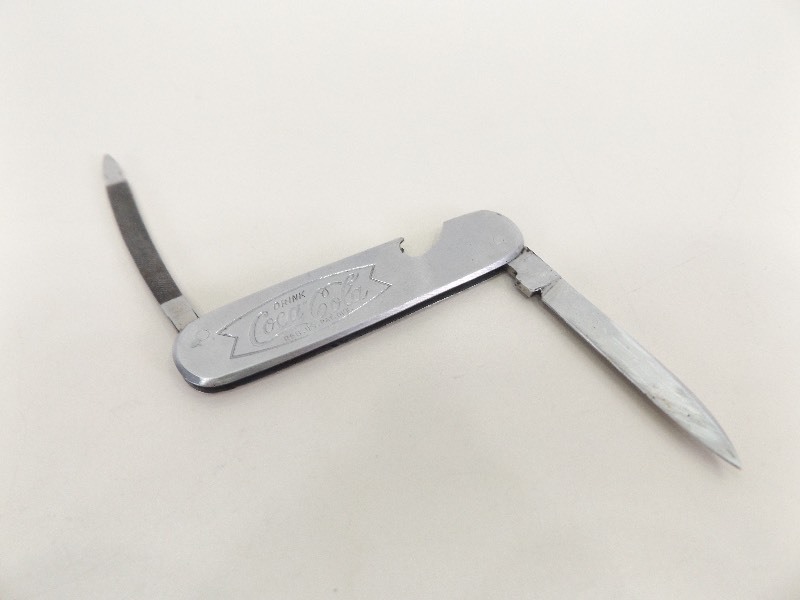 lot 6 image: RARE 1950s Coke Fish Tail Logo Advertising Pocket Knife