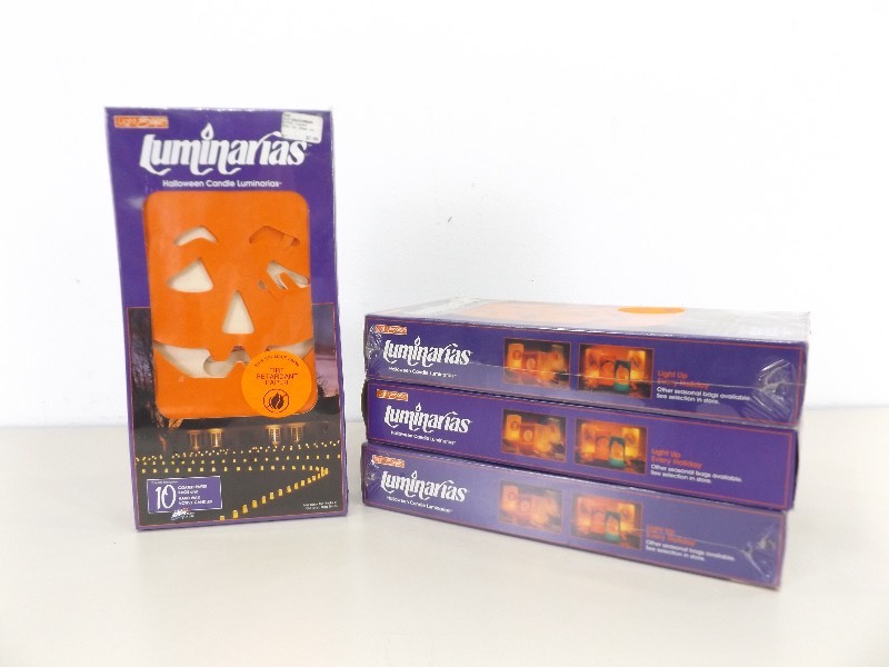 lot 10 image: Lot of 4 Packs of Paper&nbspVotive&nbspHalloween Jack-O-Lantern Bags 