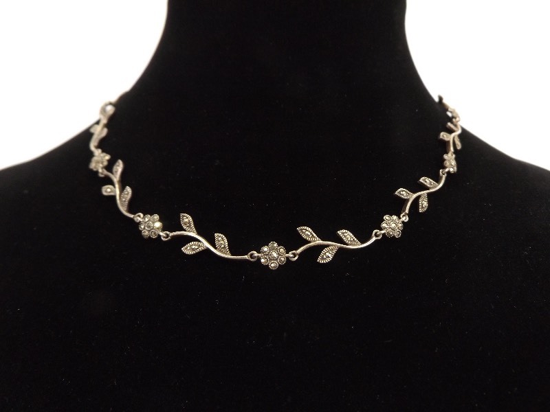 lot 12 image: .925 Sterling Silver Flower Link Necklace