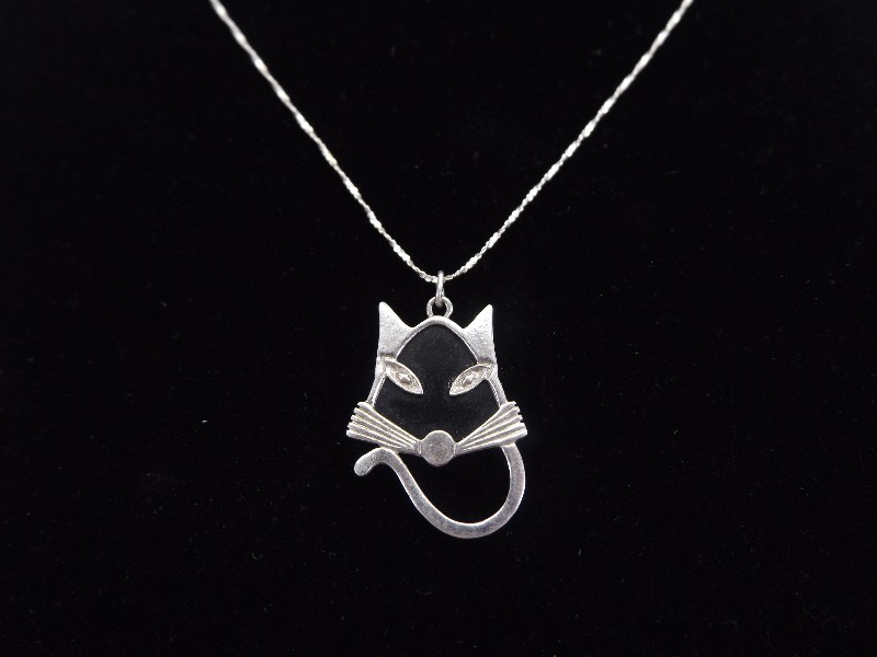 lot 14 image: .925 Sterling Silver Mystery Cat Pendant and Necklace