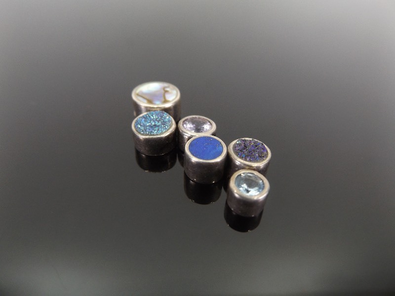 lot 16 image: .925 Sterling Silver Circle Drop Semi Precious Stone Pendant