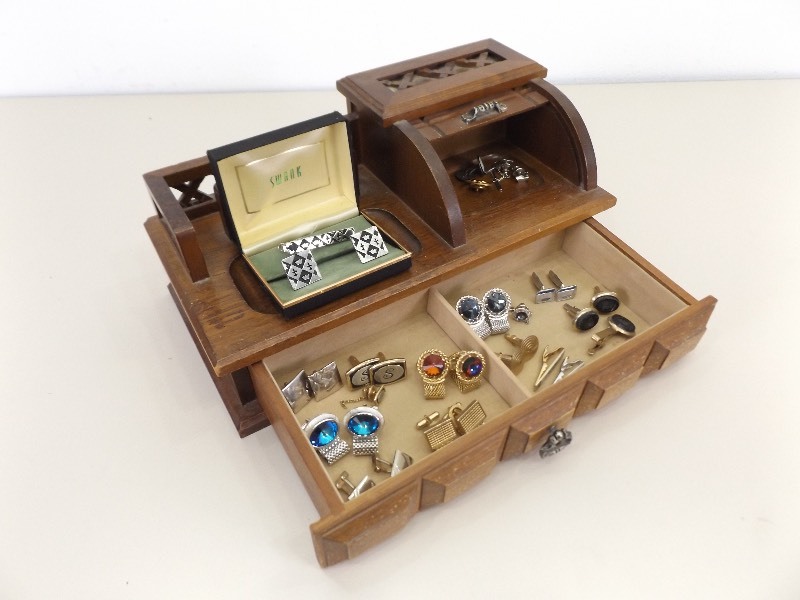 lot 25 image: Mens Jewelry Box Filled with Swank, etc. Mens Jewelry