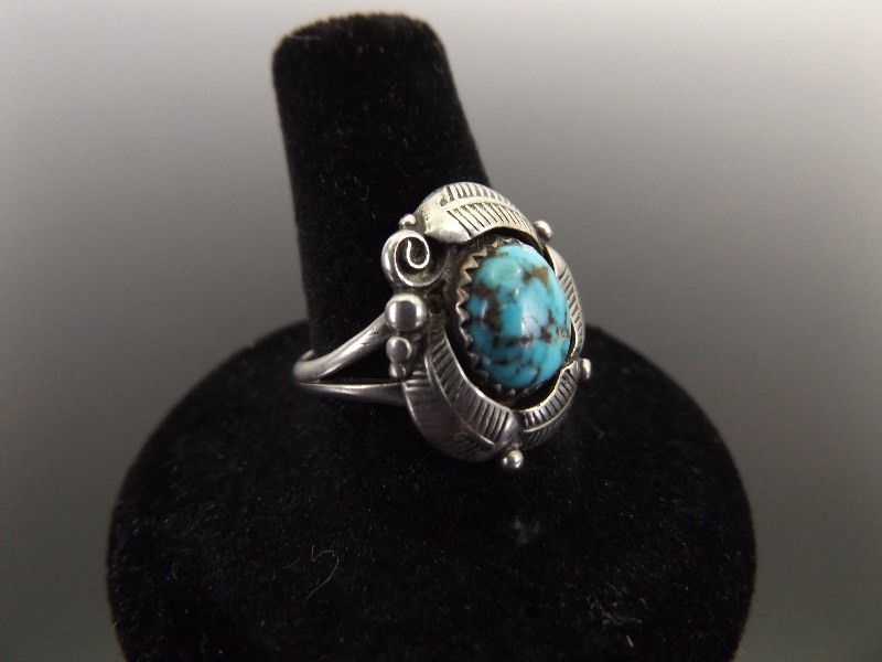 lot 31 image: .925 Sterling Silver Turquoise Ring Sz 7.5