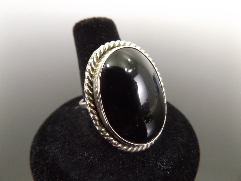 lot 32 image: .925 Sterling Silver Black Onyx Ring Sz 7