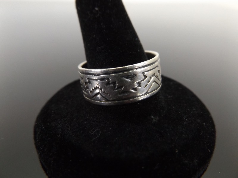 lot 36 image: .925 Sterling Silver Southwest Ring Sz 10.5