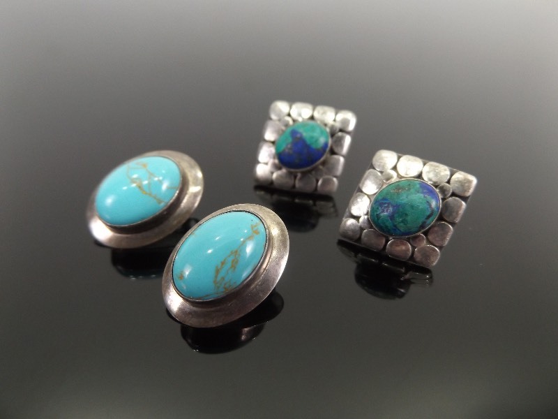 lot 37 image: 2 pairs of .925 Sterling Silver Turquoise Stud Earrings