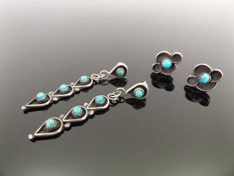 lot 38 image: 2 pairs of .925 Sterling Silver Turquoise Stud Earrings