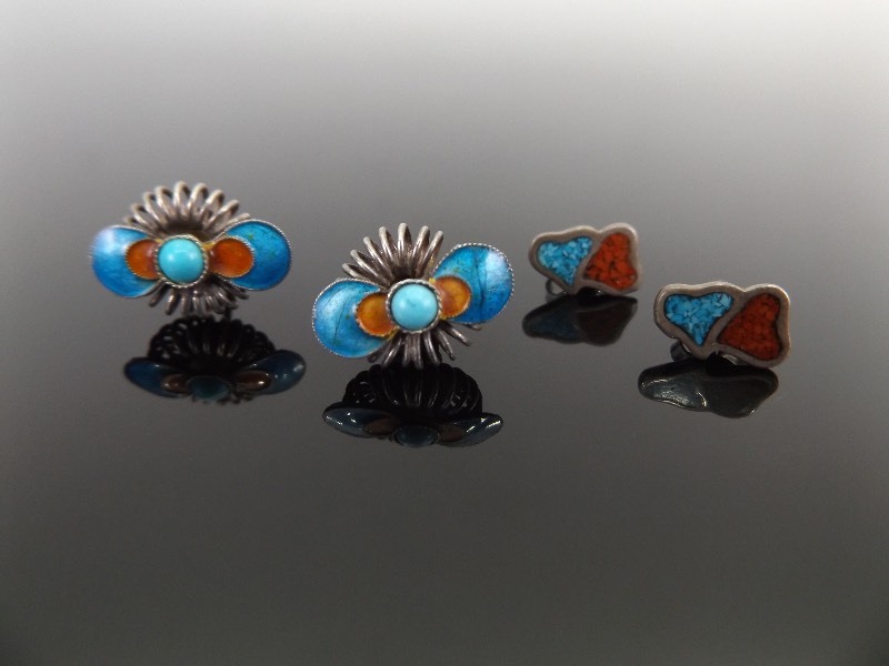 lot 39 image: 2 pairs of .925 Sterling Silver Turquoise and Enamel Stud Earrings