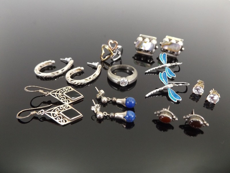 lot 40 image: Lot of .925 Sterling Silver Rings and Earrings