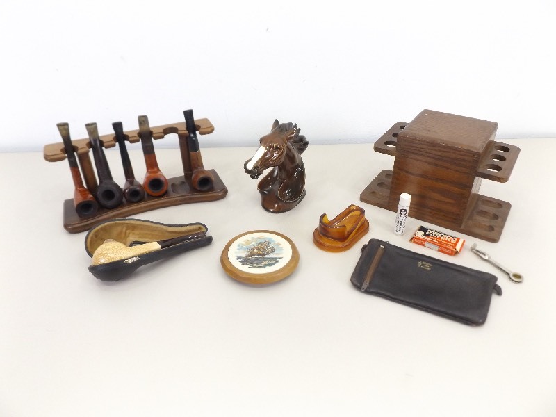 lot 43 image: Lot of Meerschaum etc. Pipes, Glass etc. Pipe Holders, etc. 