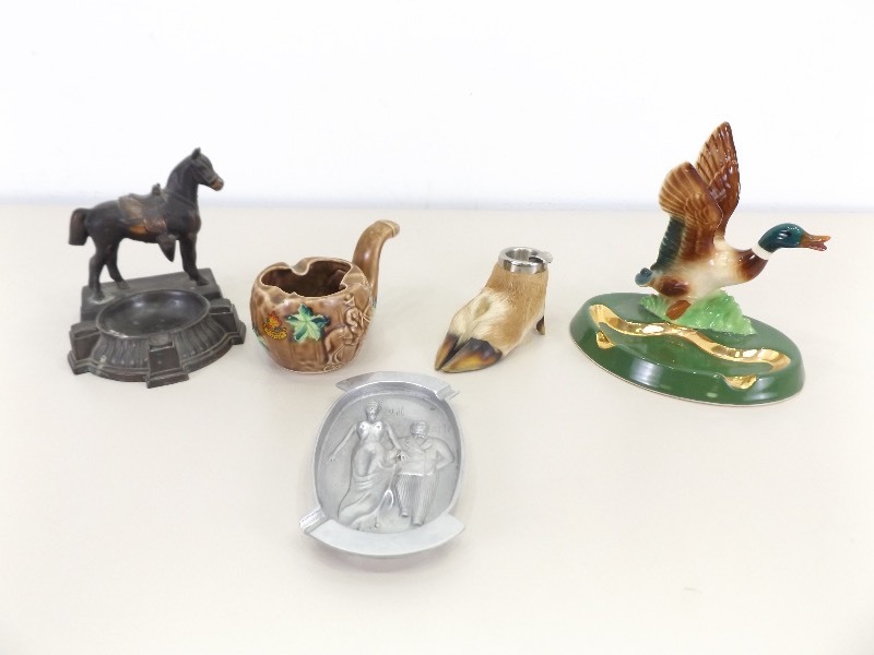 lot 45 image: UNIQUE Ashtray Collection