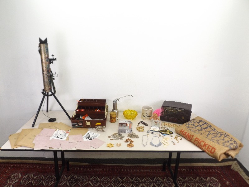 lot 50 image: Large Lot of Miscellaneous Collectibles