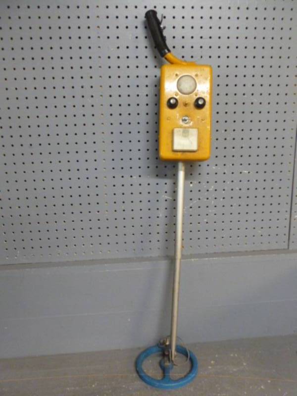 Vintage Metal Detector