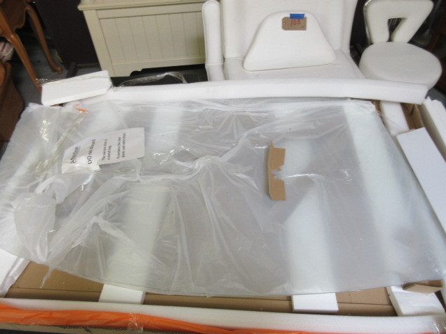 lot 106 image: BATH TUBSHOWER DOOR-NEW