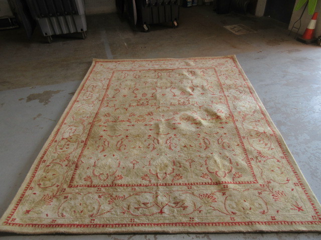 lot 108 image: 100% WOOL PILE AREA RUG