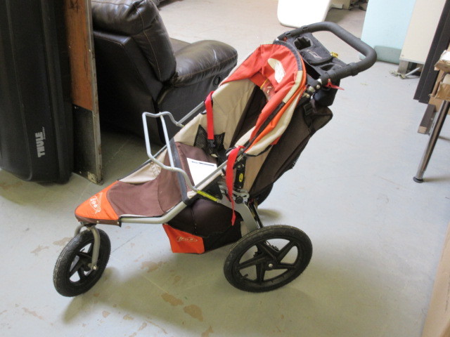 lot 115 image: B.O.B REVOLUTION STROLLER