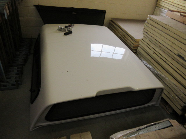 lot 100 image: 2012-2015 CHEVY PICKUP TOPPER