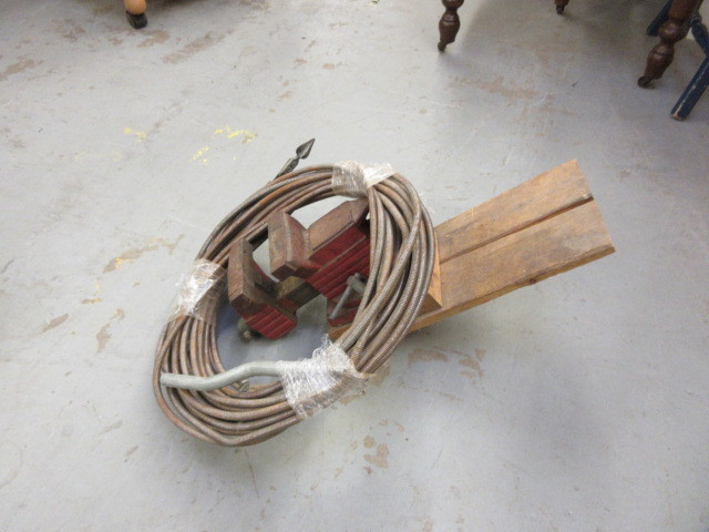 lot 122 image: PLUMBERS SNAKE AND VISE