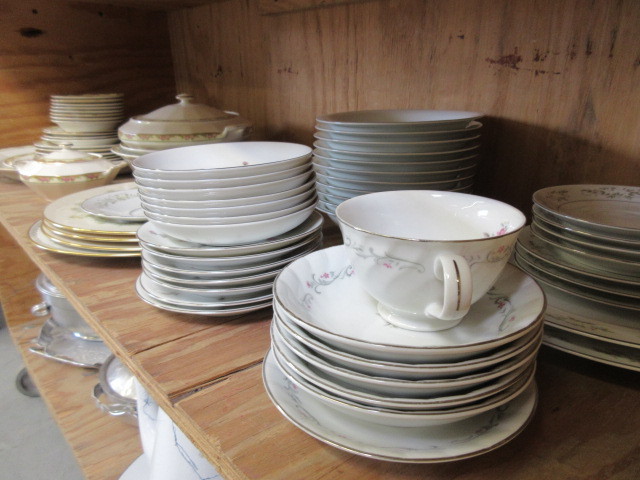 lot 145 image: SHELF OF FINE CHINA