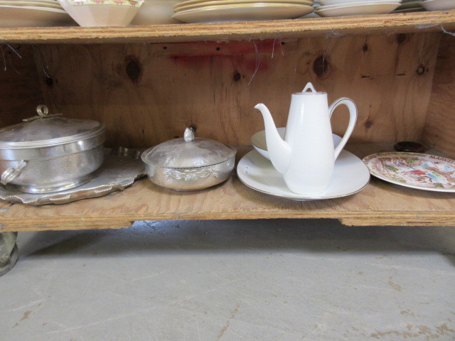 lot 146 image: SHELF OF MISC DISHWARE