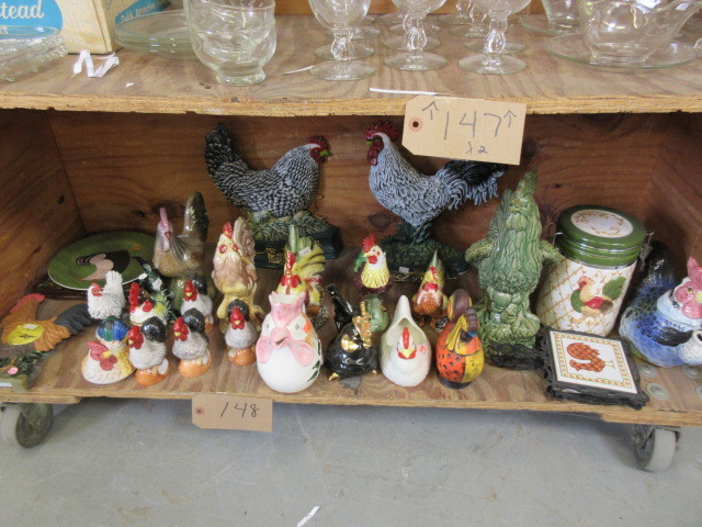 lot 148 image: SHELF OF CERAMIC ROOSTERS AND MORE
