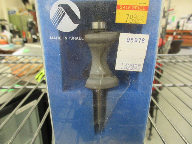lot 153 image: ROUTER BIT