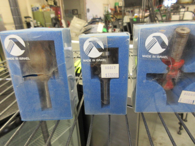 lot 157 image: MULTIPLE ROUTER BITS
