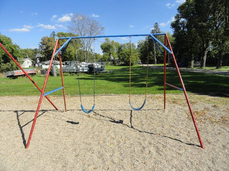 Small Swing Set With 2 Swings