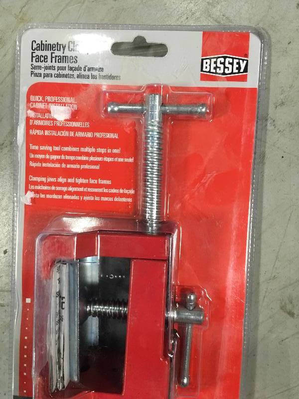 lot 33 image: Bessey BES8511 Heavy Duty Face Frame Clamp, 0, Clamping Capacity 4