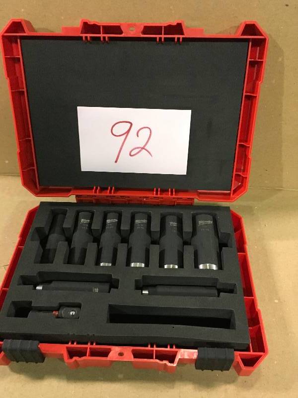 lot 92 image: Milwaukee 49-66-4484 Shockwave 9 Piece 12 Drive Impact Socket Set, 38 - 78