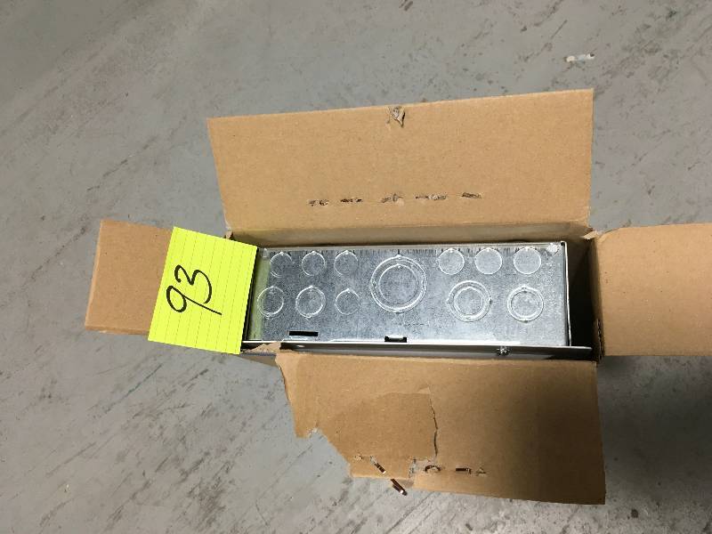lot 93 image: EATON BR1020H100FRNWV BR1020H100FRNWV BR RENOVATION LOADCENTER, 1PH, 100A 22K MAIN BKR, 1020 CKT not used