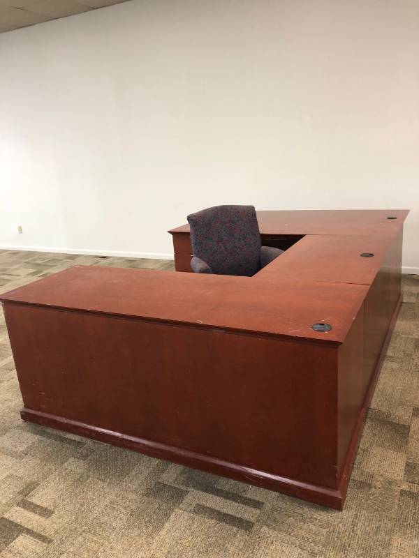 lot 111 image: HON U-Shaped Office Desk  used