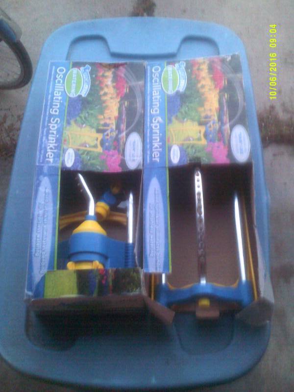 2 oscillating sprinklers