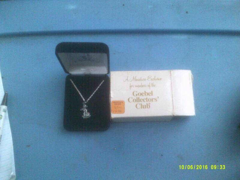 VINTAGE HUMMEL KNECKLACE