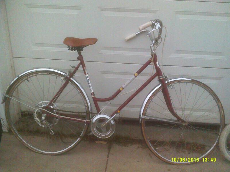 VINTAGE HUFFY AND SMALL BARBIE BIKE
