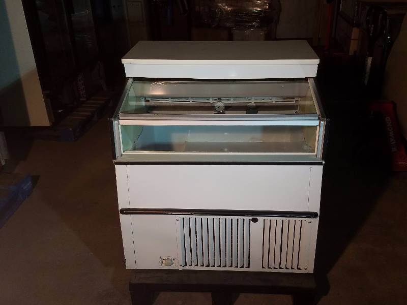 lot 41 image: Ice Cream Merchandiser