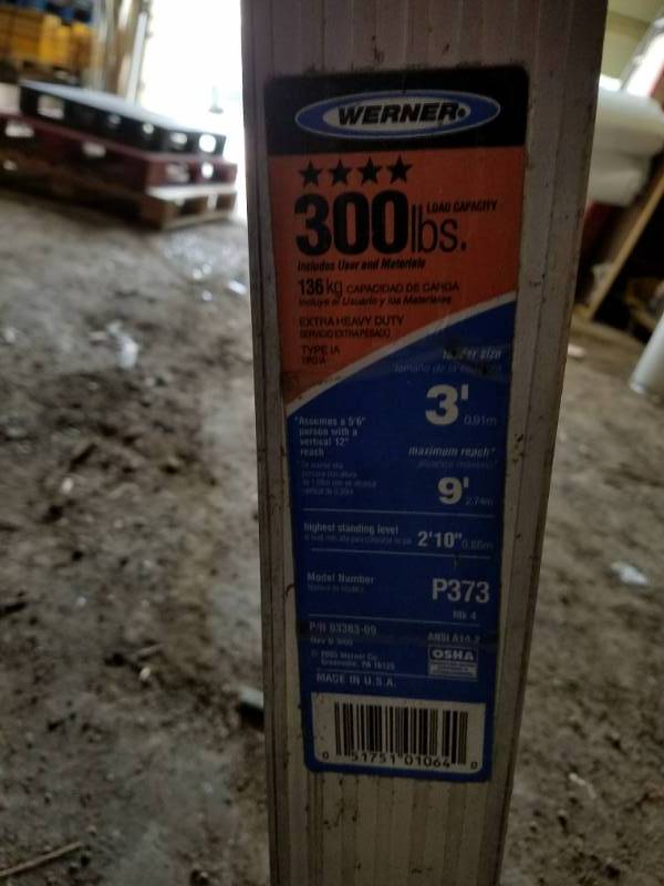 lot 57 image: 3ft Aluminum Step Ladder