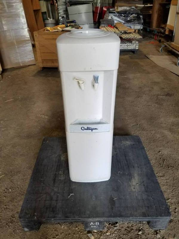 lot 10 image: Water Cooler