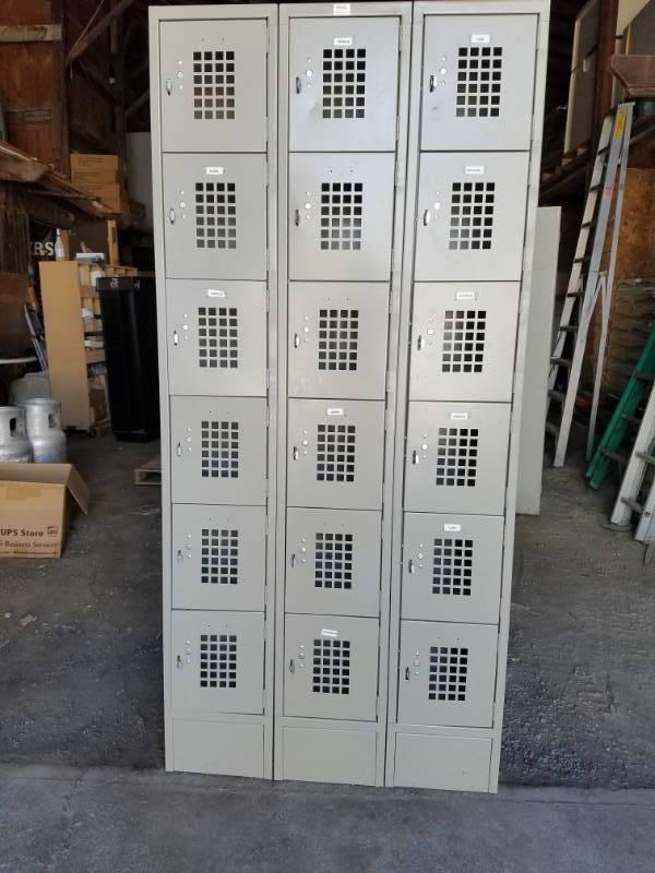 lot 24 image: Lockers