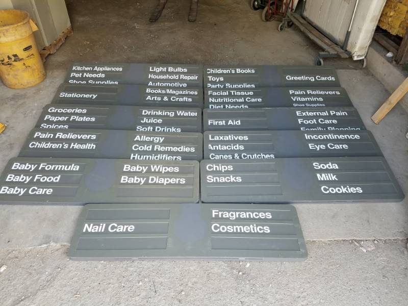 lot 27 image: Isle Signs