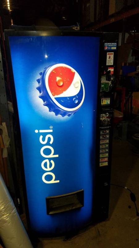 lot 15 image: Pepsi Vending Machine