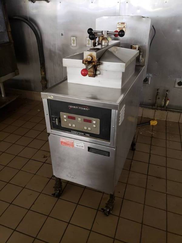 lot 3 image: Pressure Cooker