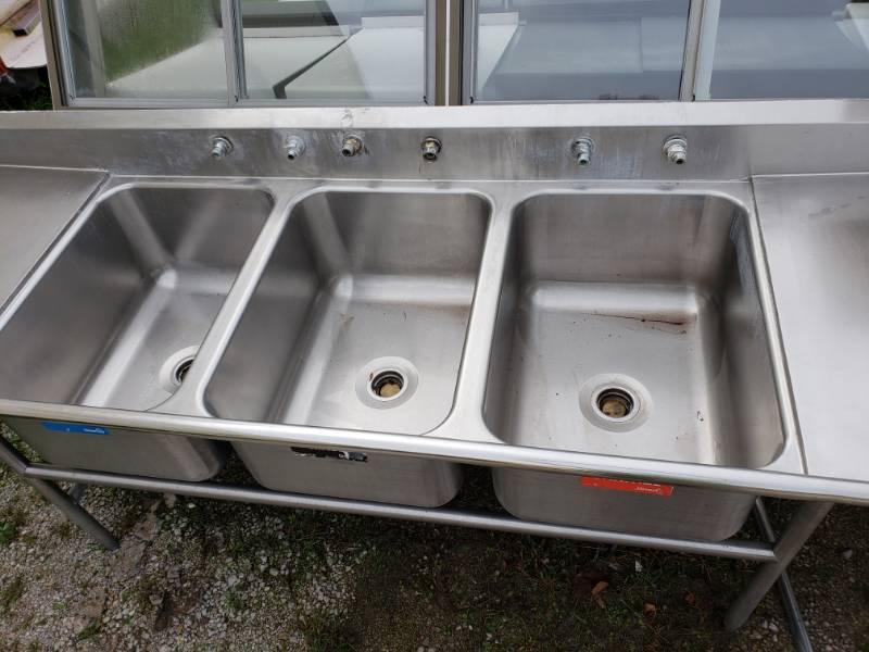 lot 48 image: 3-Bay Stainless Sink