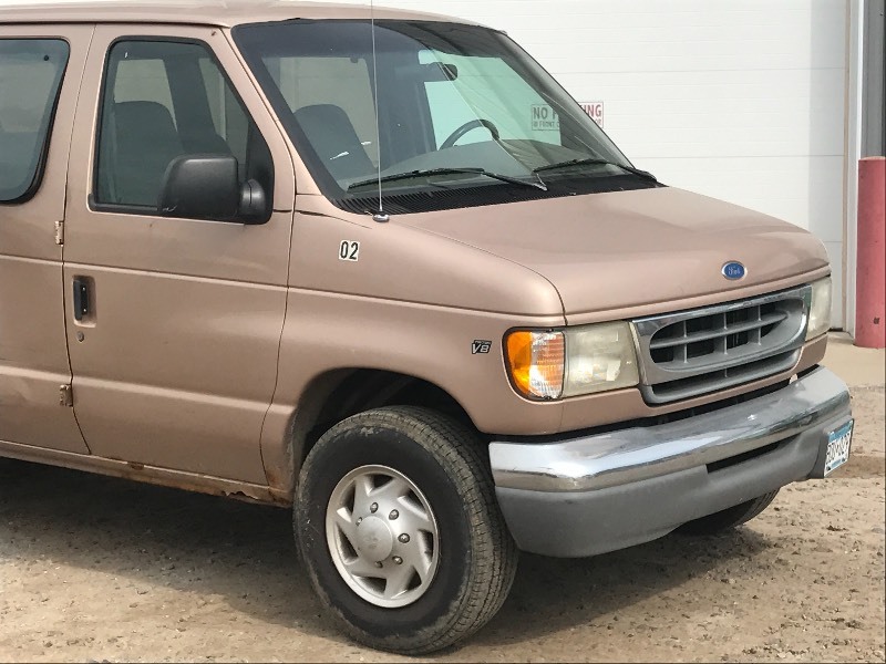 lot 3 image: 1997 Ford E.350 Passenger Van