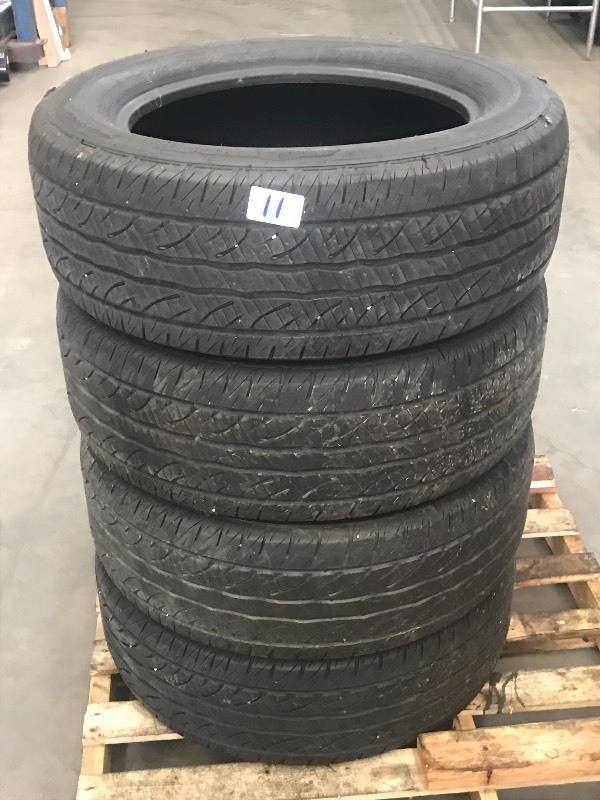 lot 11 image: Set Of (4) Dunlop Tires